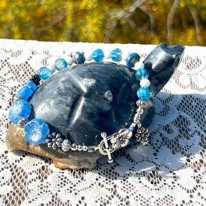 HM062 Czech glass bracelet,lt blue pressed flowers 8”